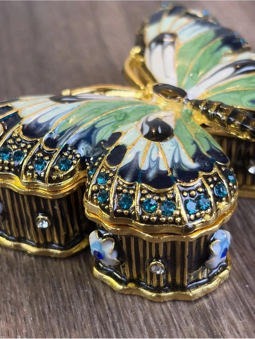 Unknown elegant enamel
